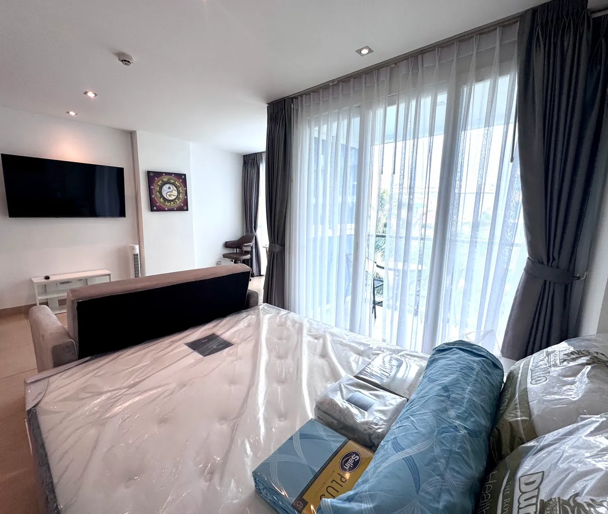 Centara Avenue Residence & Suites Pool View Studio for Rent photo 6
