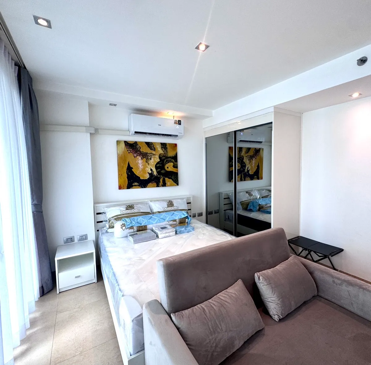 Centara Avenue Residence & Suites Pool View Studio for Rent photo 3