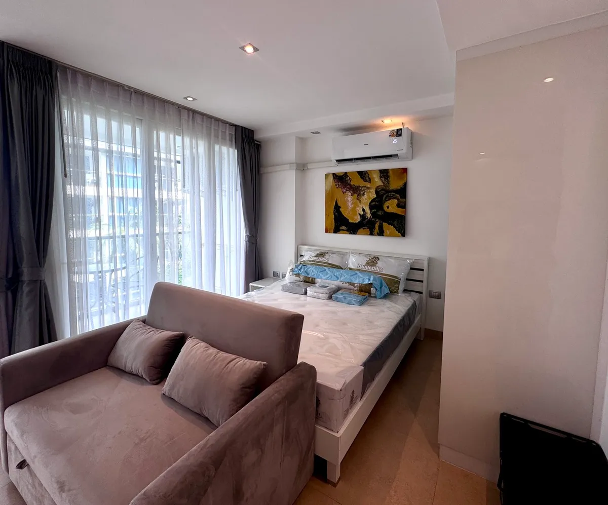 Centara Avenue Residence & Suites Pool View Studio for Rent photo 7