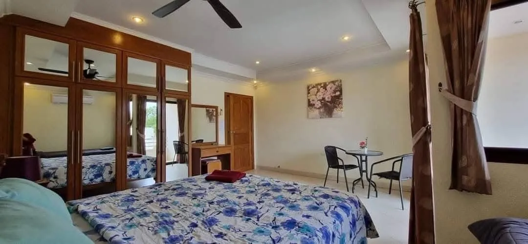 5 Bedrooms 4 Bathroom in Jomtien photo 14
