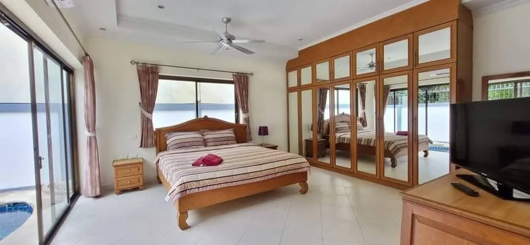 5 Bedrooms 4 Bathroom in Jomtien photo 13