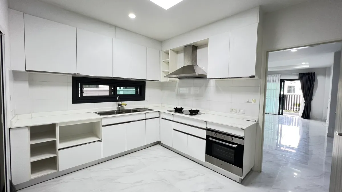 4 Bedrooms 3 Bathrooms in East Pattaya photo 12