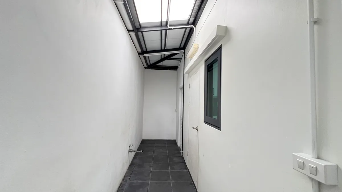 4 Bedrooms 3 Bathrooms in East Pattaya photo 26