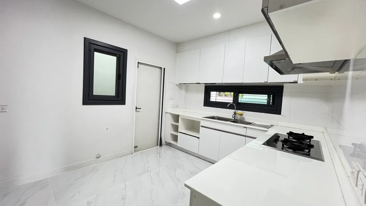 4 Bedrooms 3 Bathrooms in East Pattaya photo 14