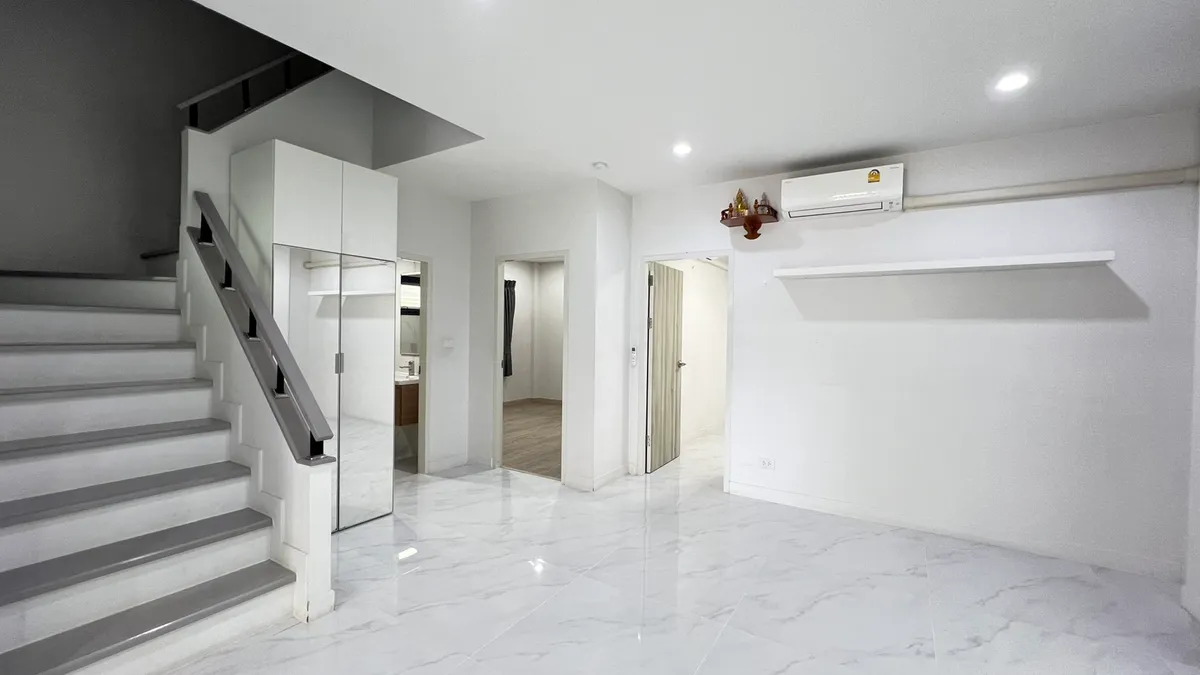 4 Bedrooms 3 Bathrooms in East Pattaya photo 9
