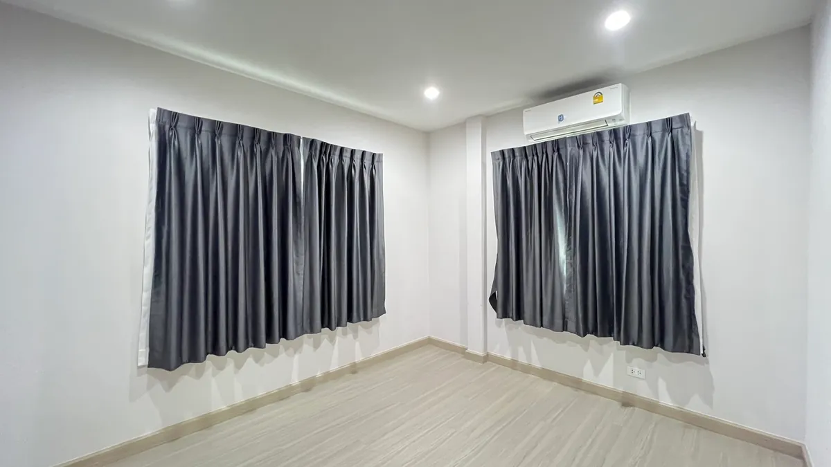 4 Bedrooms 3 Bathrooms in East Pattaya photo 11