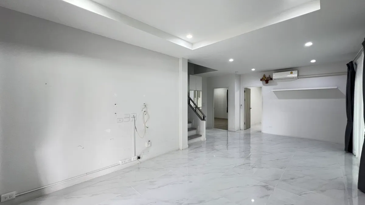 4 Bedrooms 3 Bathrooms in East Pattaya photo 8