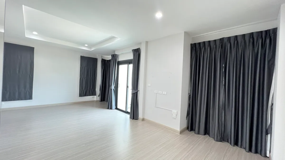 4 Bedrooms 3 Bathrooms in East Pattaya photo 18