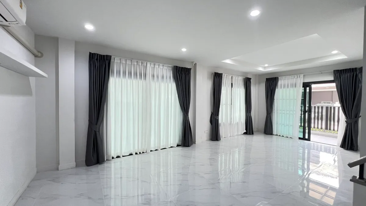 4 Bedrooms 3 Bathrooms in East Pattaya photo 7