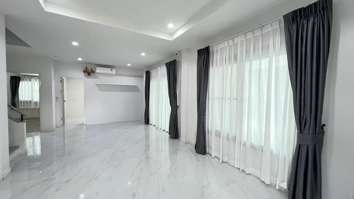4 Bedrooms 3 Bathrooms in East Pattaya photo 6