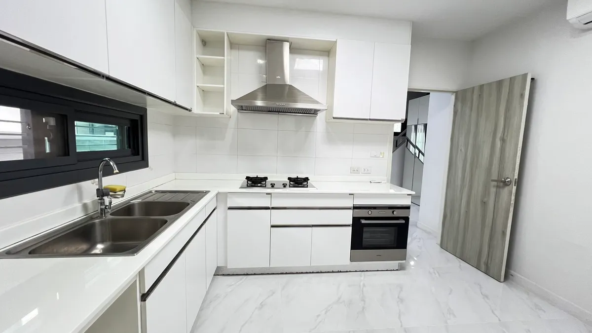 4 Bedrooms 3 Bathrooms in East Pattaya photo 13