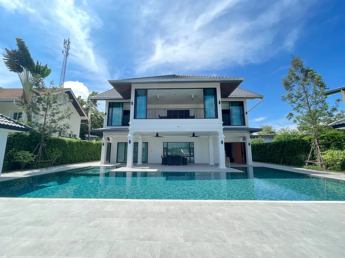 Private newly renovated pool villa viewing onto Mabprachan lake