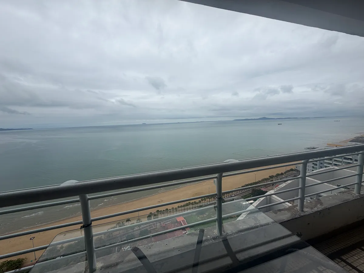 Metro condominium photo 5