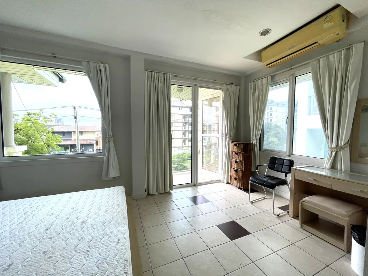 2 Bed - 3 Bath Townhome in Central Pattaya photo 23