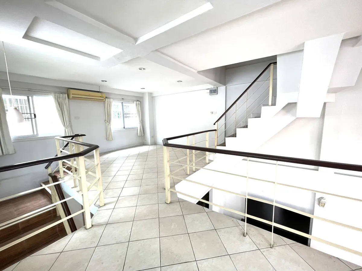 2 Bed - 3 Bath Townhome in Central Pattaya photo 17