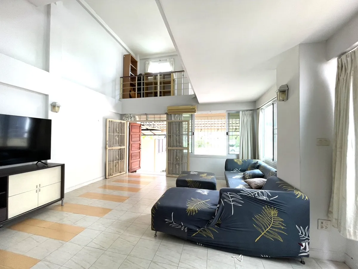 2 Bed - 3 Bath Townhome in Central Pattaya photo 6
