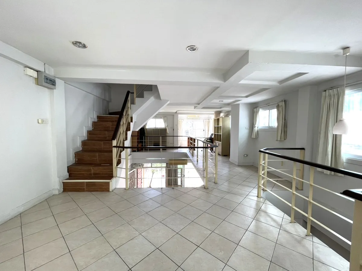 2 Bed - 3 Bath Townhome in Central Pattaya photo 14