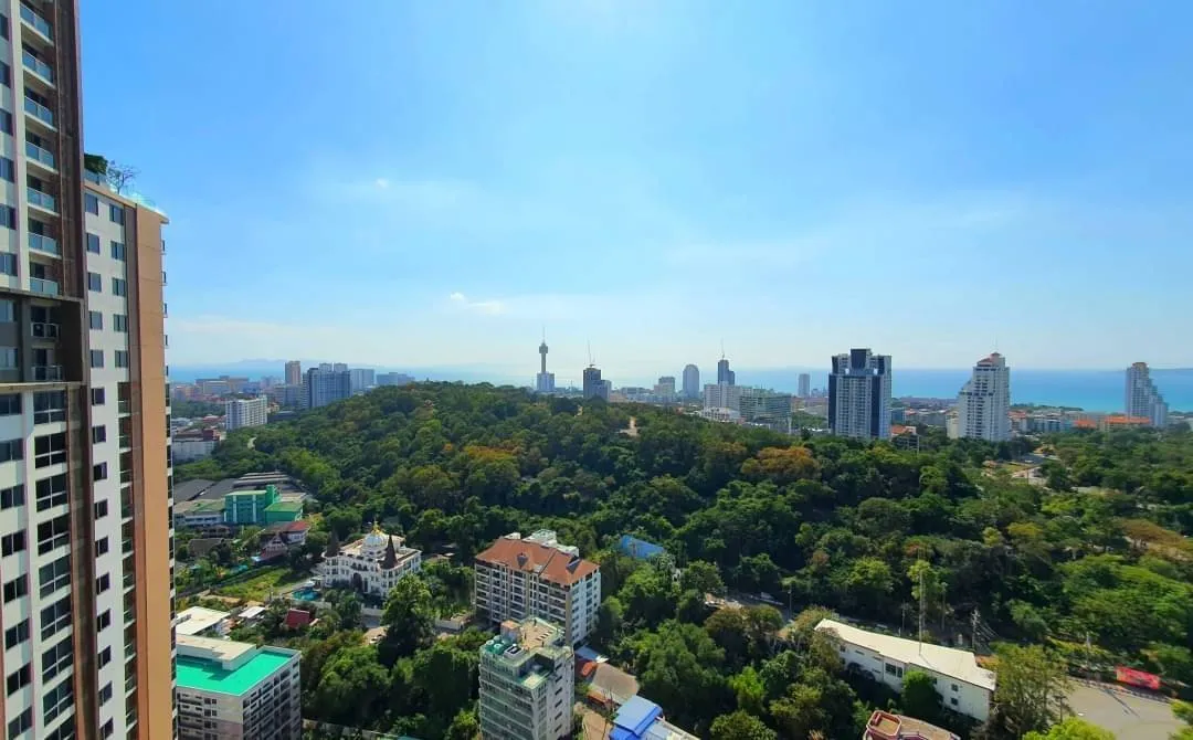 2 Bedroom Condo For Sale in South Pattaya