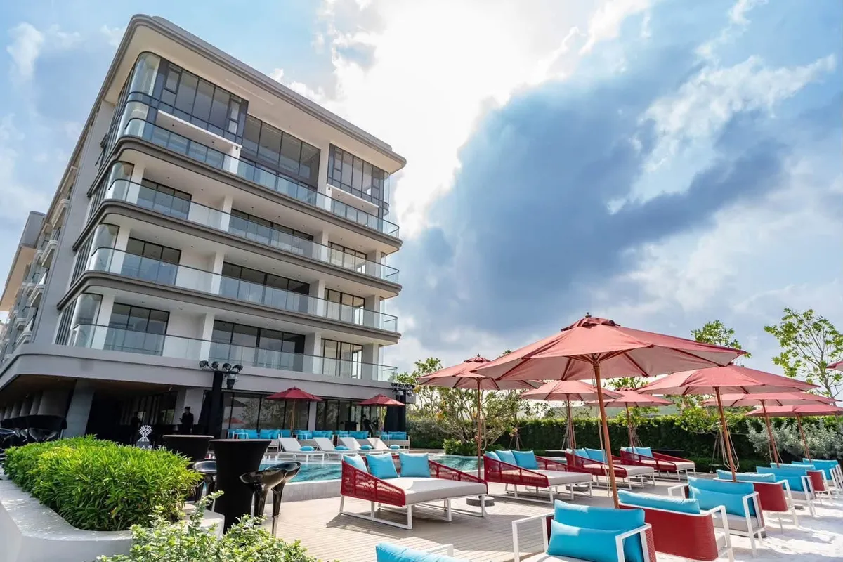Pool view with one bedroom for rent