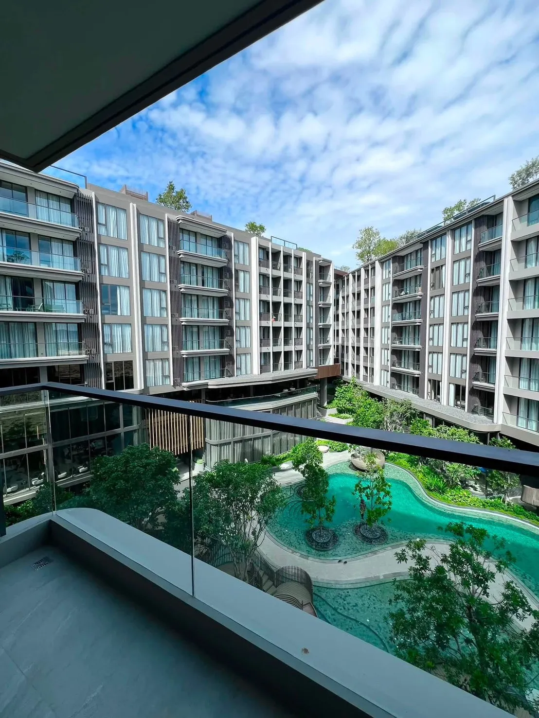 Pool view with one bedroom for rent photo 3