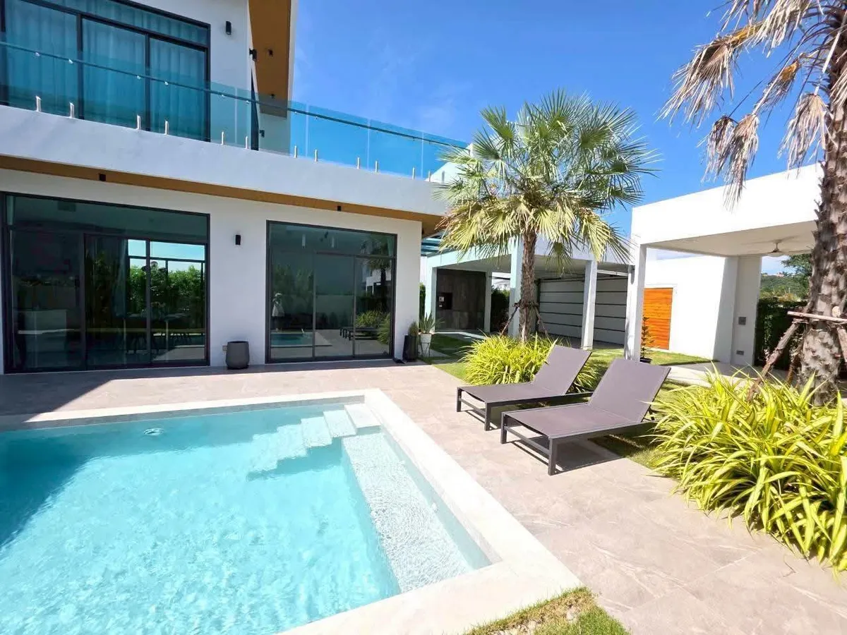 Luxury Pool Villa 4 bedrooms 5 bathrooms in Huay Yai for SALE