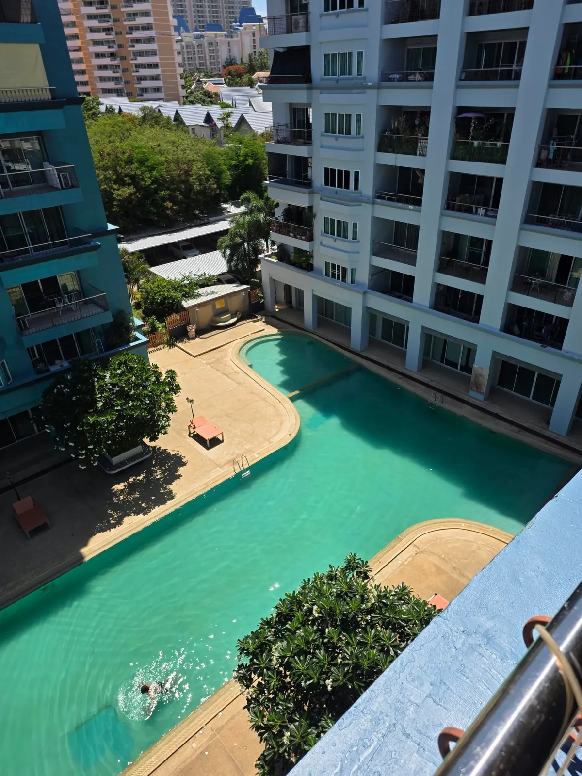 Large Pool View 2 Bed 1 Bath Condo In Jomtien