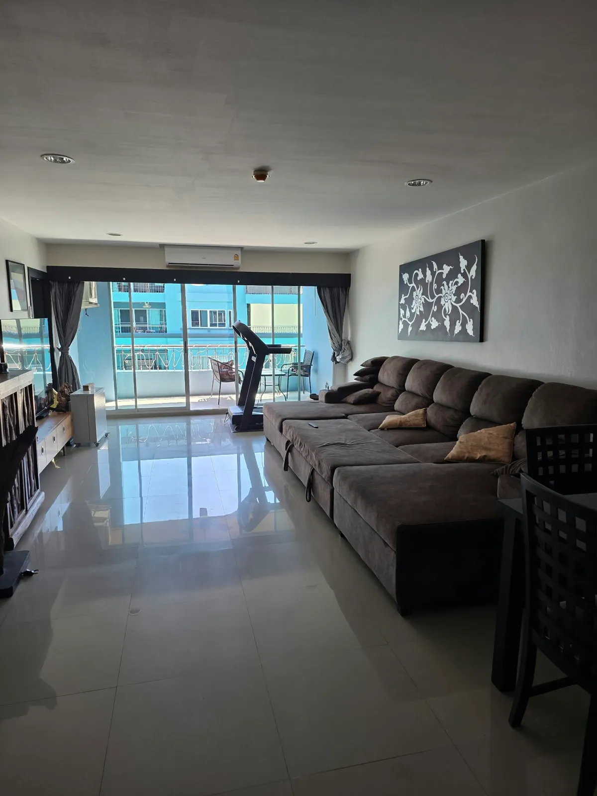 Large Pool View 2 Bed 1 Bath Condo In Jomtien photo 2