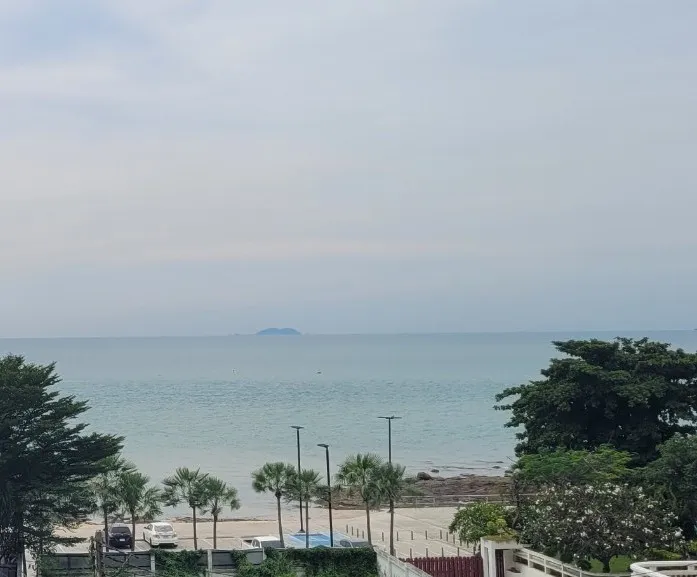 Condo Beachfront Large 1 bedroom corner front photo 6
