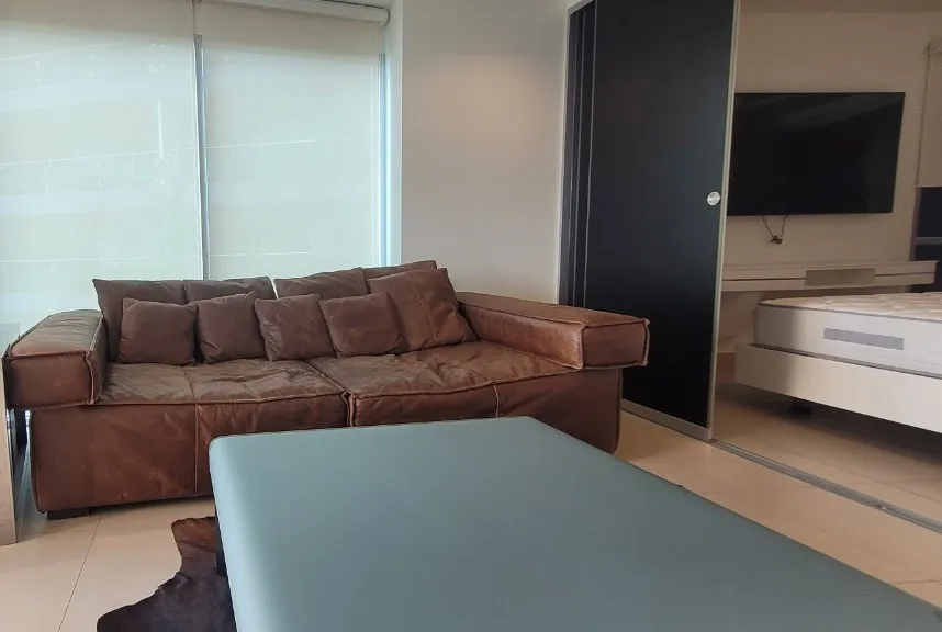 Condo Beachfront Large 1 bedroom corner front photo 2