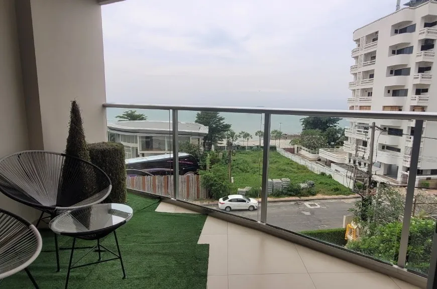 Condo Beachfront Large 1 bedroom corner front photo 5