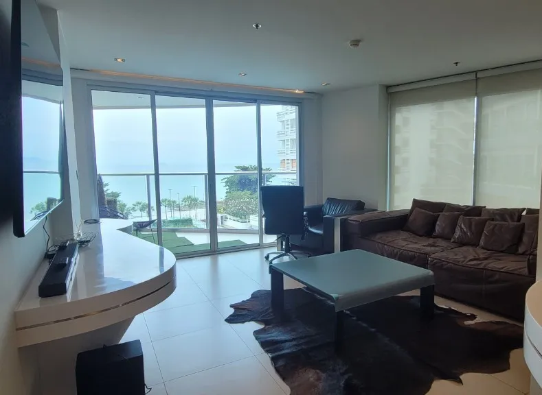 Condo Beachfront Large 1 bedroom corner front photo 8