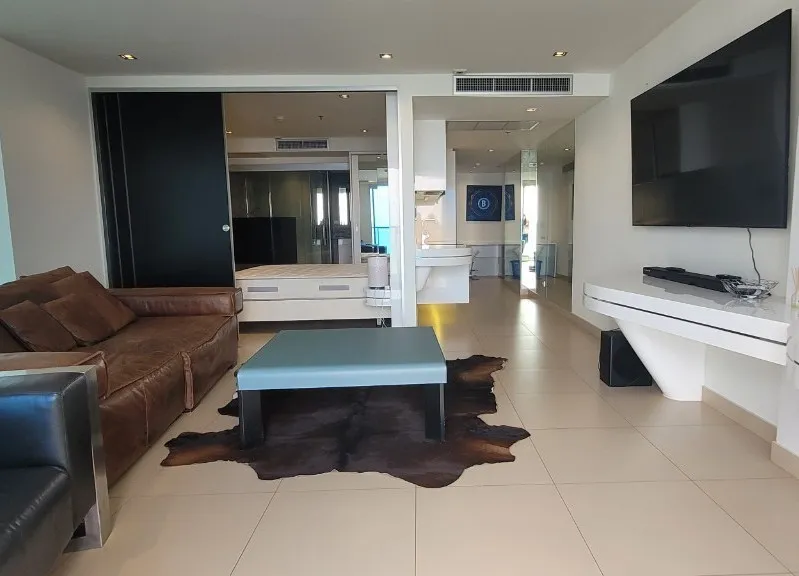 Condo Beachfront Large 1 bedroom corner front