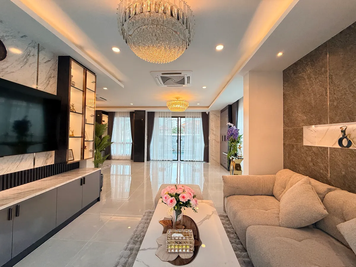 Exceptional Pool Villa – Great Location, Perfect for Living or Investment photo 9