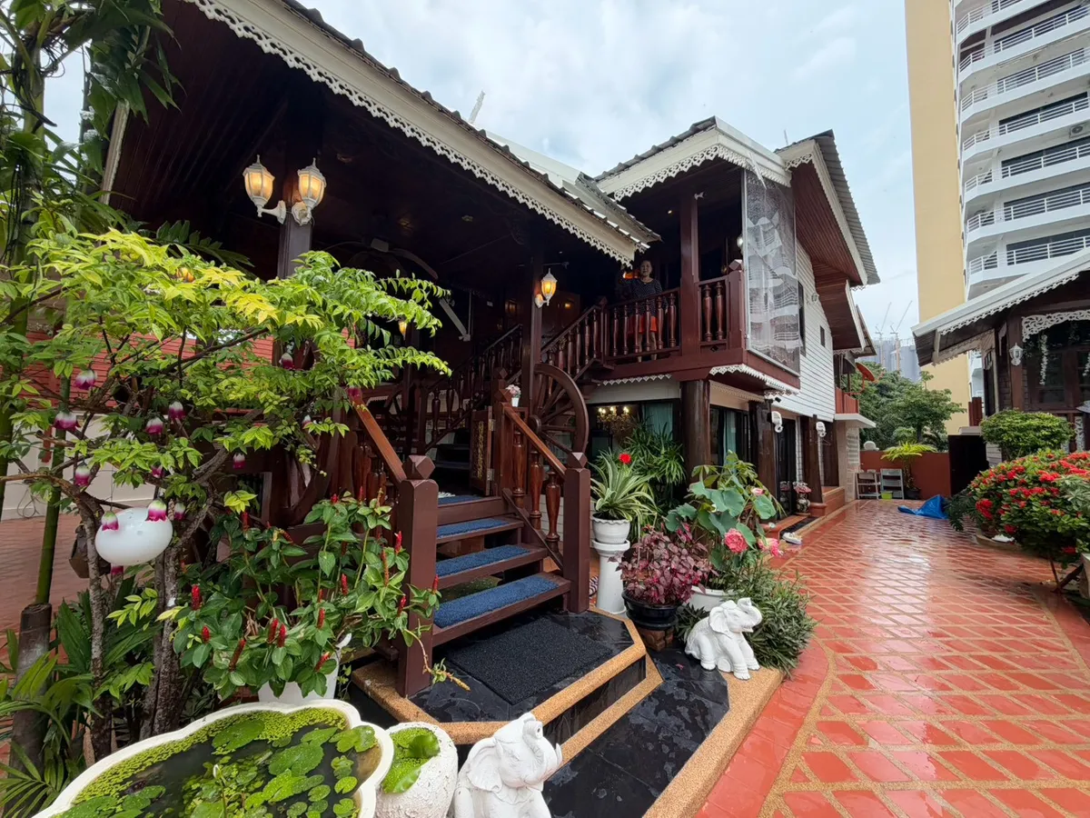 Thai style house for sale and rent at Royal Park Village
