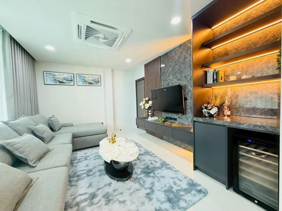 Modern Pool Villa For Rent In Jomtien