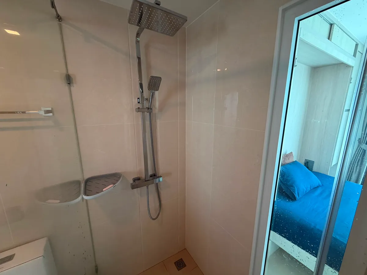 Modern One Bedroom Unit in Popular Condominium photo 9