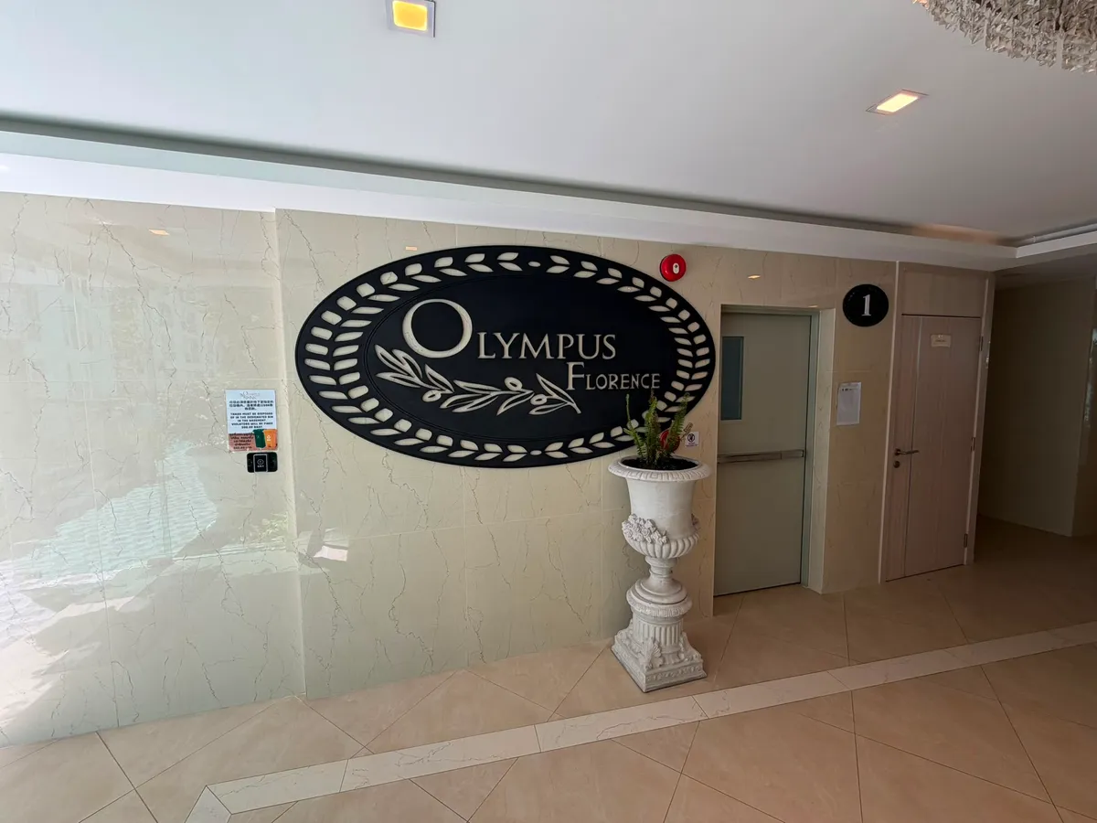 Modern One Bedroom Unit in Popular Condominium photo 2