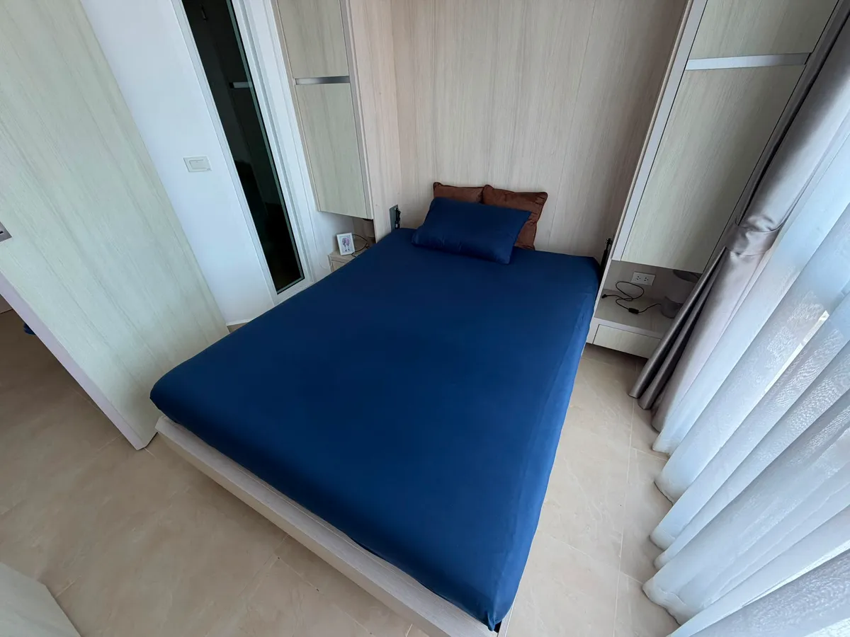 Modern One Bedroom Unit in Popular Condominium photo 7