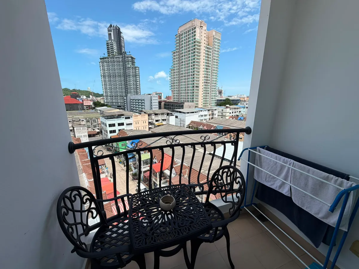 Modern One Bedroom Unit in Popular Condominium photo 10