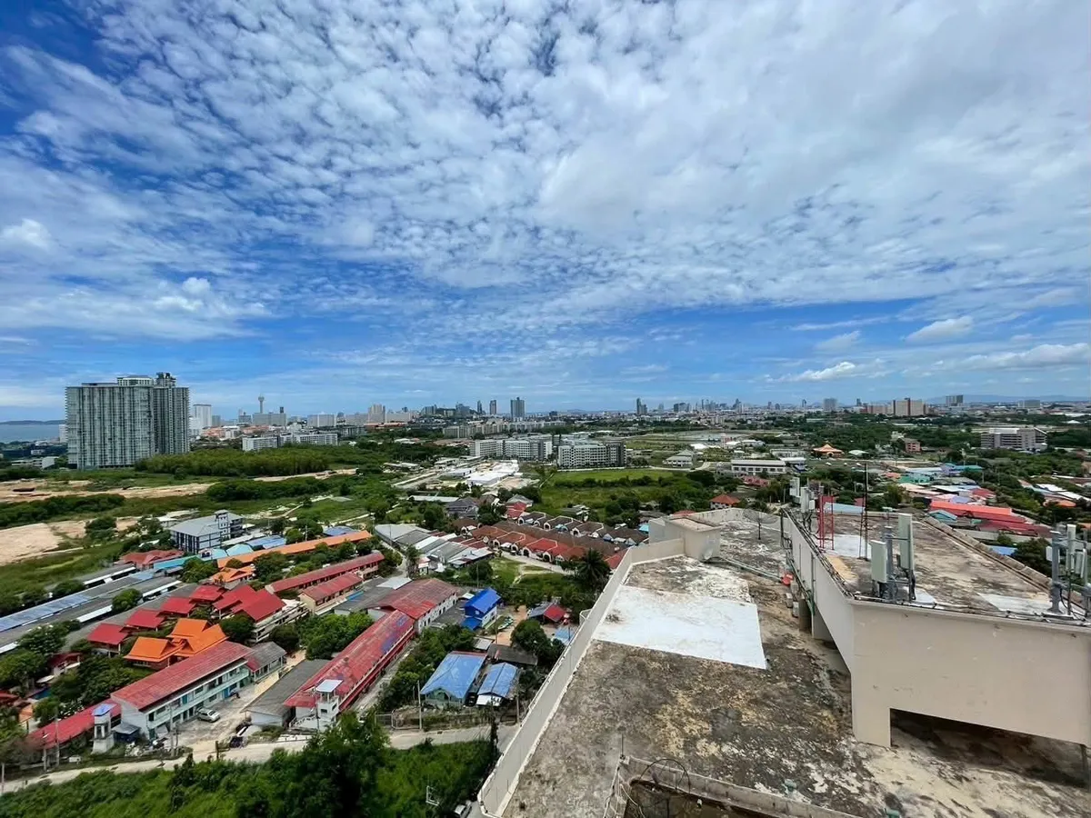 Modern design 1 bedroom 1 bathroom in The Empire Tower for RENT photo 2