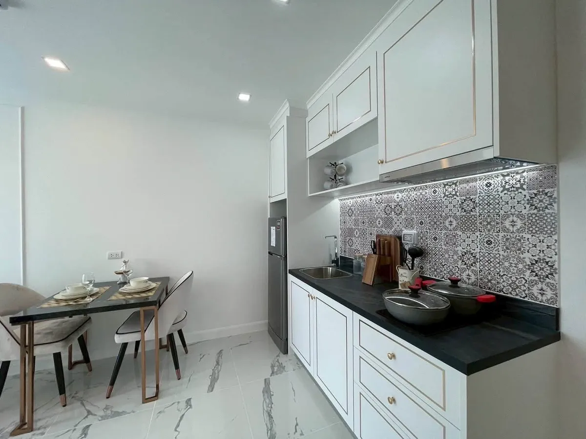 Modern design 1 bedroom 1 bathroom in The Empire Tower for RENT photo 5