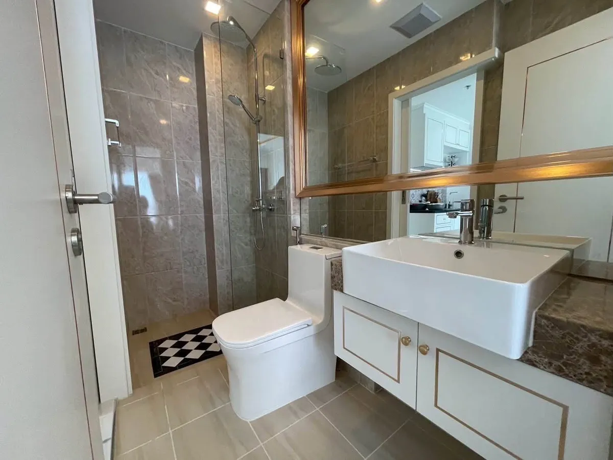 Modern design 1 bedroom 1 bathroom in The Empire Tower for RENT photo 3