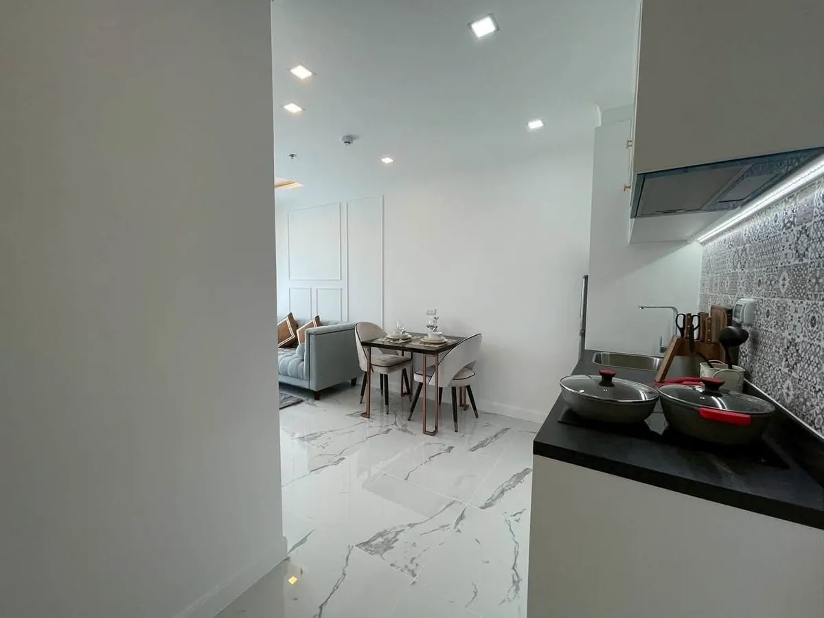 Modern design 1 bedroom 1 bathroom in The Empire Tower for RENT photo 6