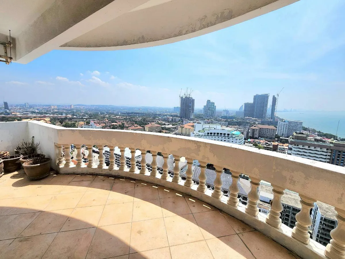Jomtien complex photo 14