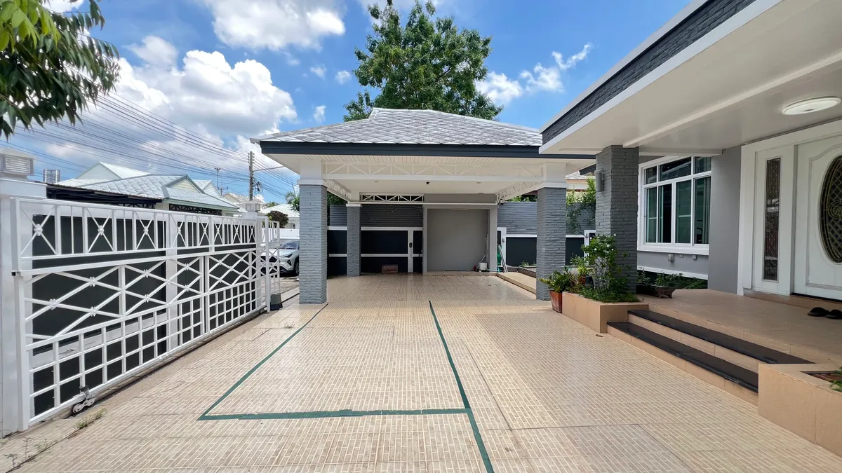 Fully Furnished 3 Bedrooms 2 Bathrooms House For Rent in East Pattaya photo 6