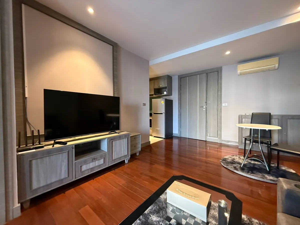 Modern 1 bed 1 bath at Saint Senate
