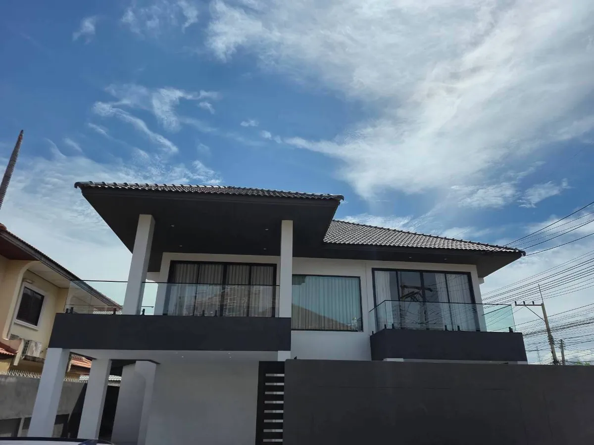 5 Bedroom,6 Bathroom Eakmongkol 2