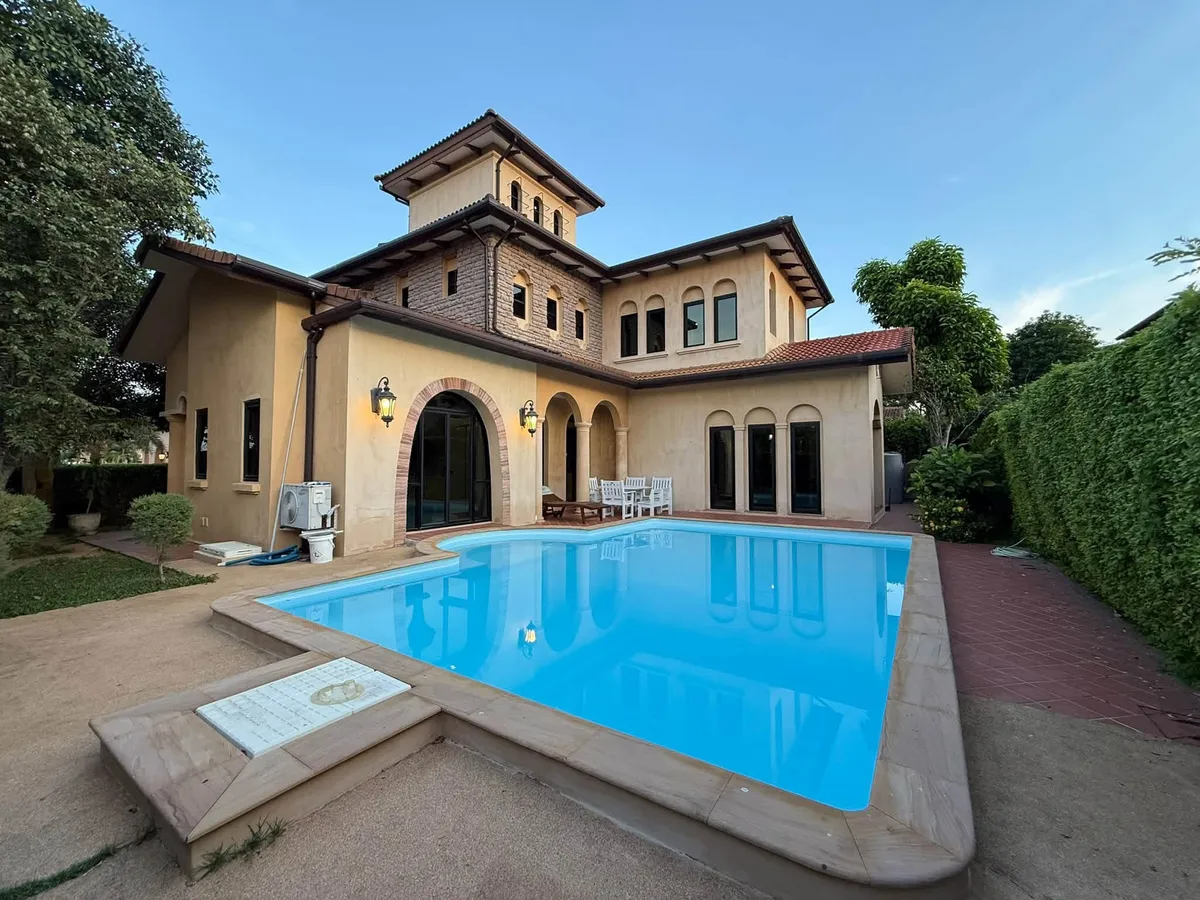 Pool villa 4 Bedrooms 5 Bathrooms in Jomtien