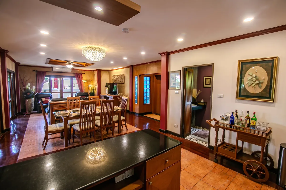 Beautiful Thai Bali Style House for Sale or Rent Jomtien photo 2