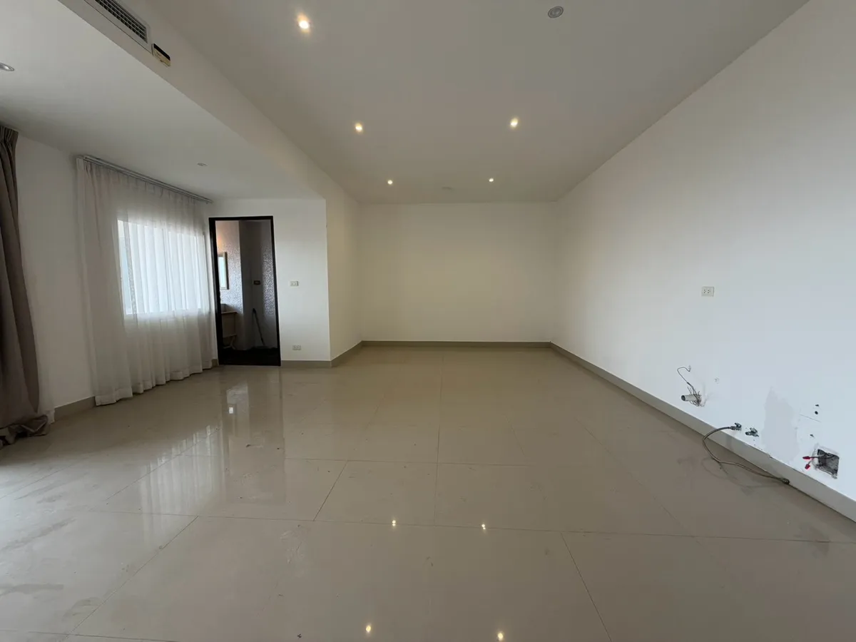Modern 4 bed condo for sale at The Clubhouse